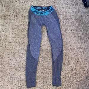 Gym shark leggings